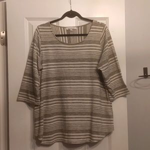 Rose & Olive Tunic with buttons down back 1X